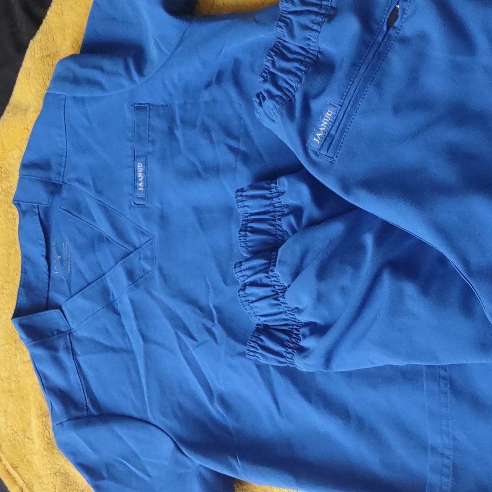 Jaanuu Scrub set